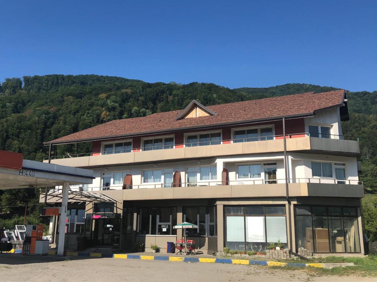 Time-Out - Valea Oltului Hotel Balota  Exterior photo